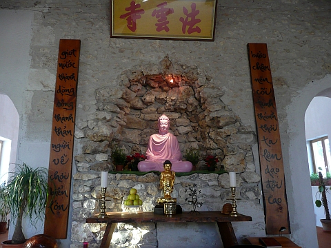 Roze boeddha Plum Village - Thich Nhat Hanh
